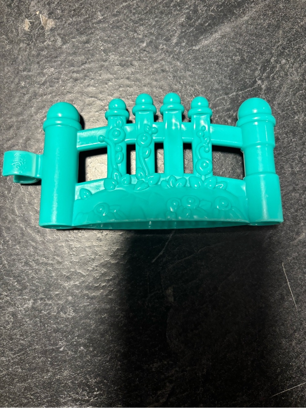 1-Fisher Price Little People GREEN GARDEN FENCE Barn Farm House Connects Village